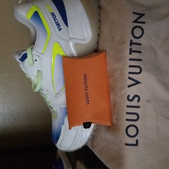 Louis Vuitton sneakers, size 10 white - Picture 4 of 4